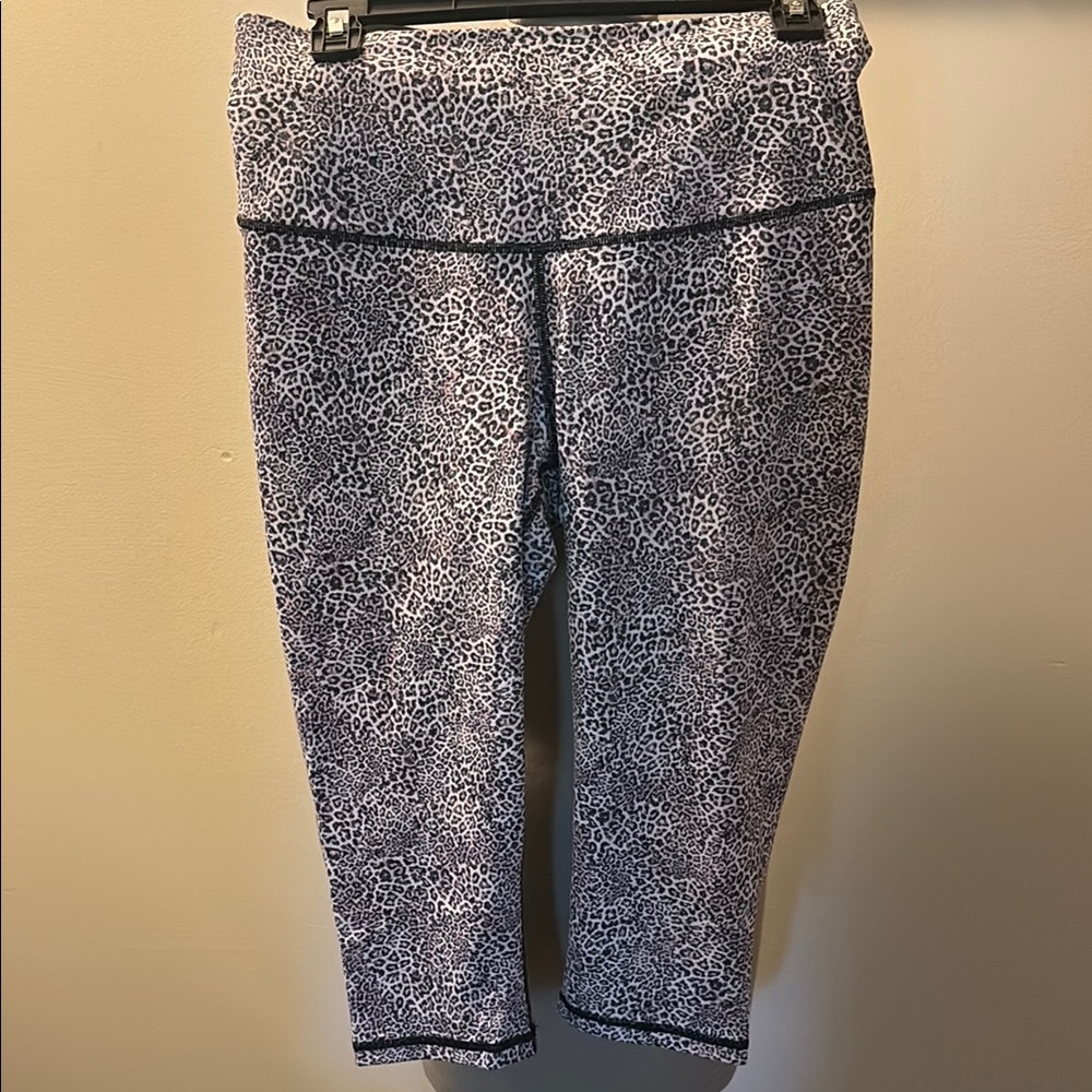 Knockout Victoria's Secret crop Leopard Print Leggings